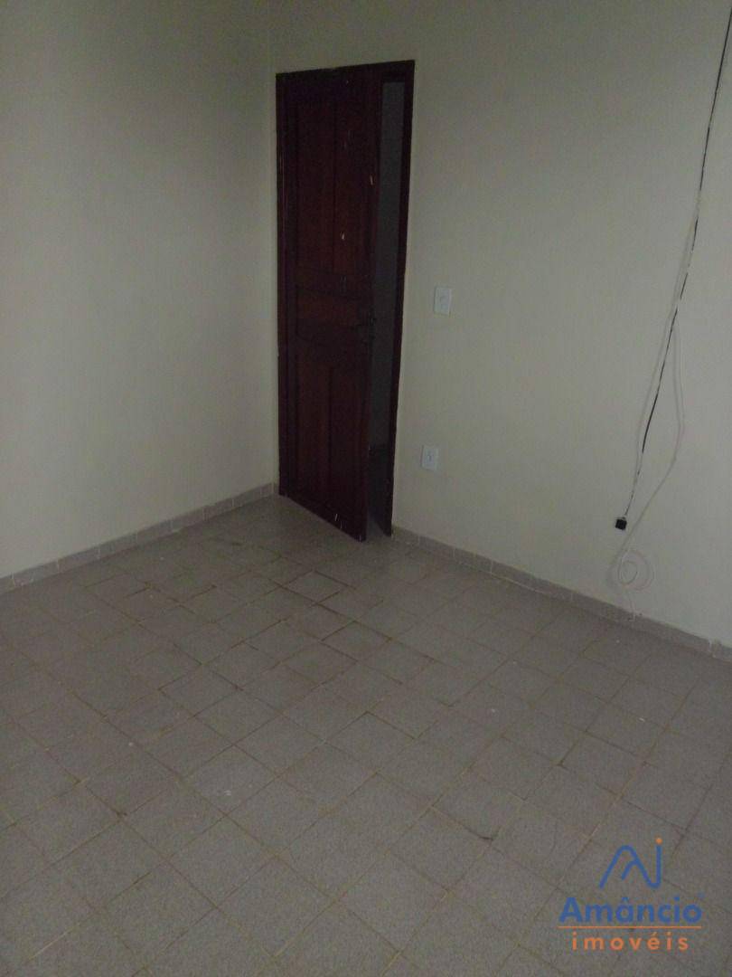 Casa para alugar com 4 quartos, 120m² - Foto 16