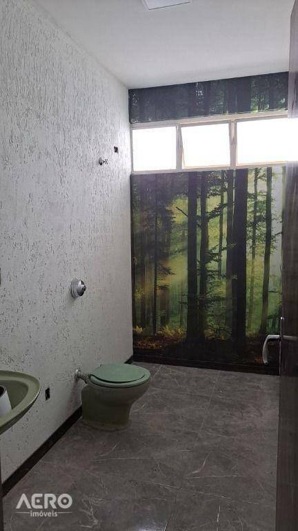 Casa para alugar com 7 quartos, 288m² - Foto 34