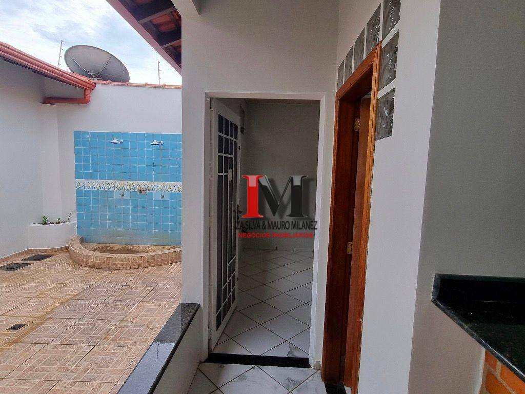 Casa para alugar com 3 quartos, 200m² - Foto 33