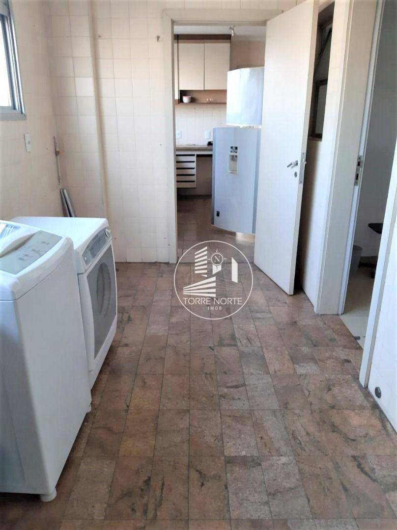 Apartamento para alugar com 4 quartos, 260m² - Foto 17