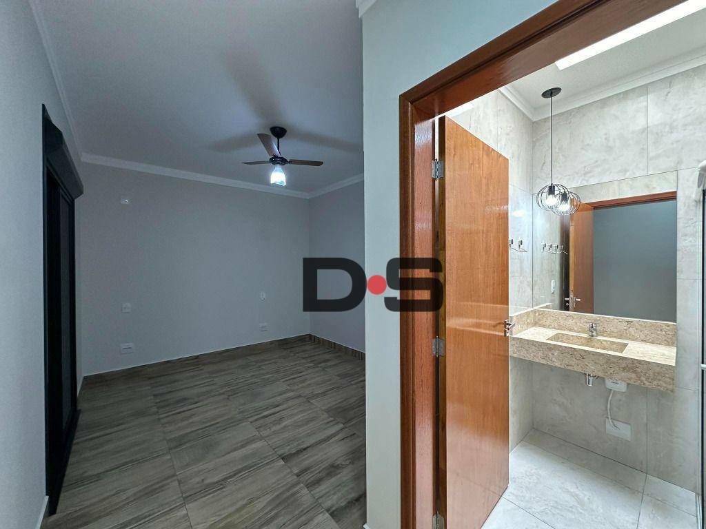Casa à venda com 2 quartos, 90m² - Foto 4