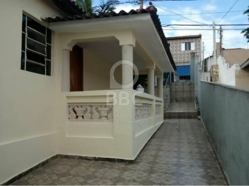 Casa à venda com 2 quartos, 145m² - Foto 2