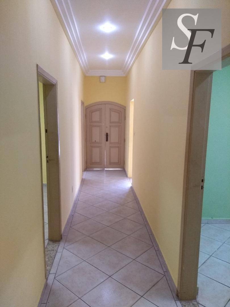 Casa à venda com 3 quartos, 207m² - Foto 2