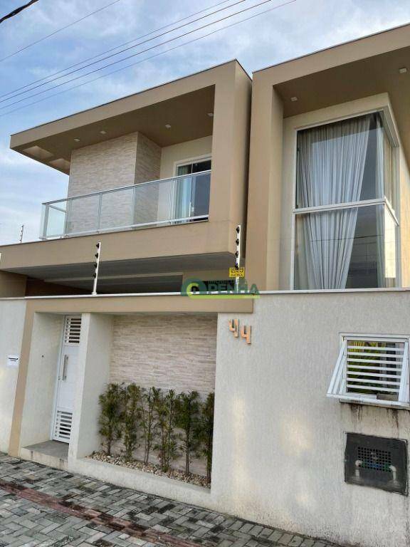 Sobrado à venda com 4 quartos, 383m² - Foto 1