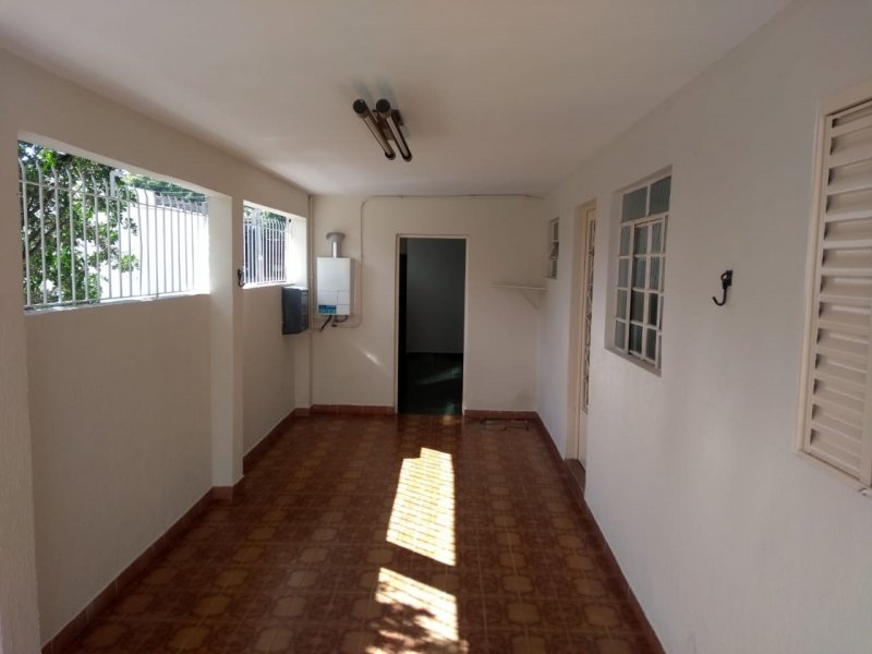 Casa à venda com 3 quartos, 118m² - Foto 1