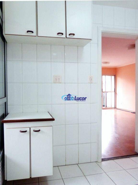 Apartamento para alugar com 3 quartos, 77m² - Foto 9