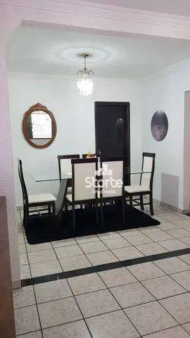 Casa à venda com 3 quartos, 100m² - Foto 1