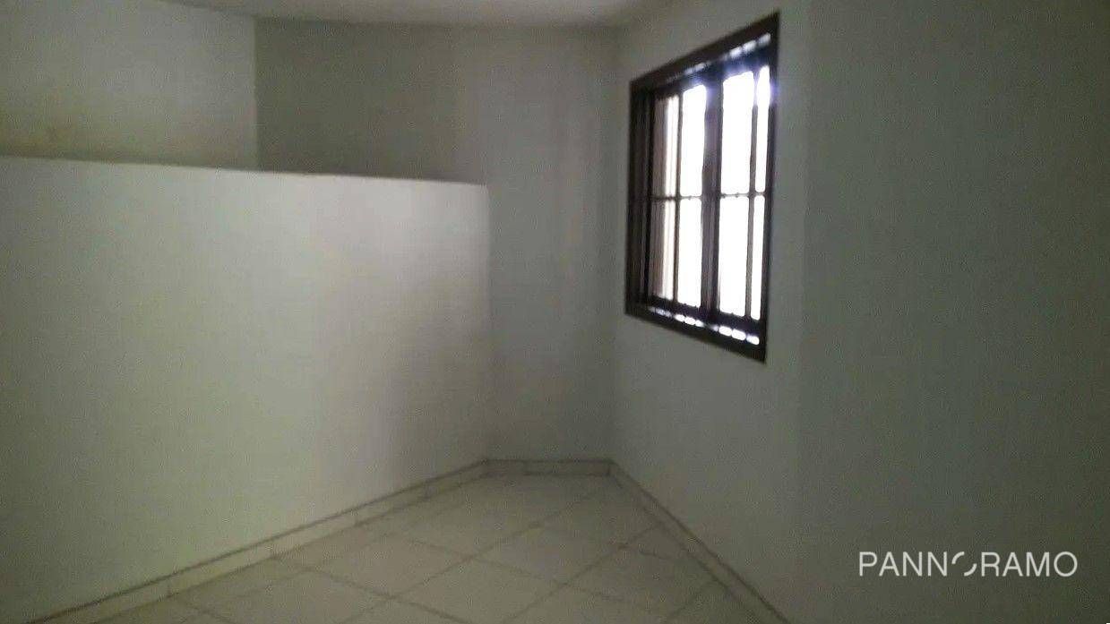 Casa para alugar com 3 quartos, 226m² - Foto 4