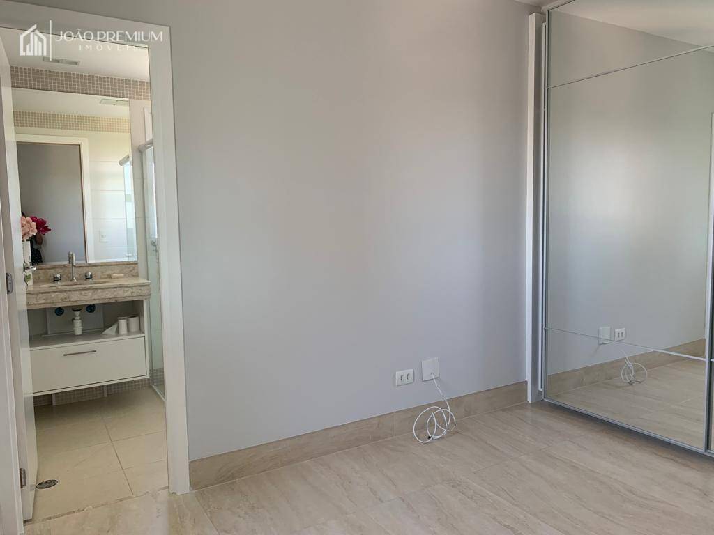 Apartamento à venda com 3 quartos, 160m² - Foto 3