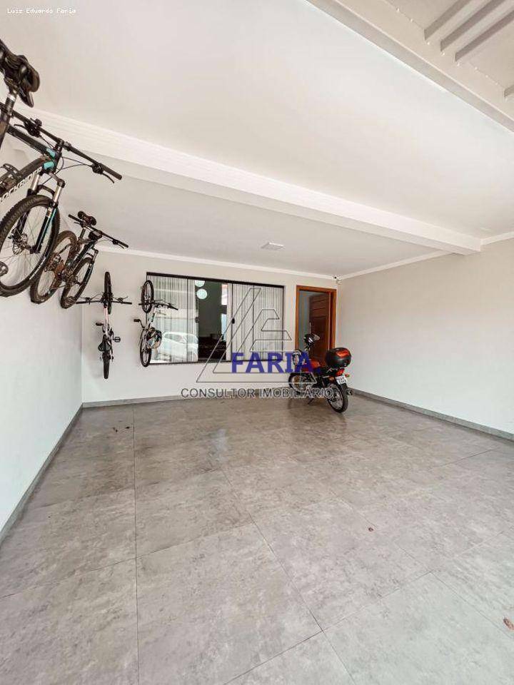 Casa à venda com 3 quartos, 150m² - Foto 2