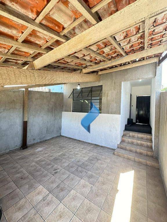 Casa à venda com 3 quartos, 103m² - Foto 1