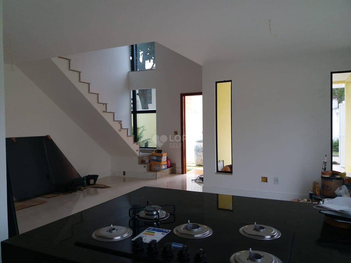 Casa à venda com 4 quartos, 170m² - Foto 2