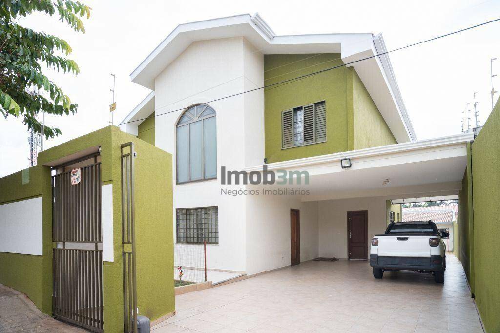 Casa à venda com 3 quartos, 250m² - Foto 1