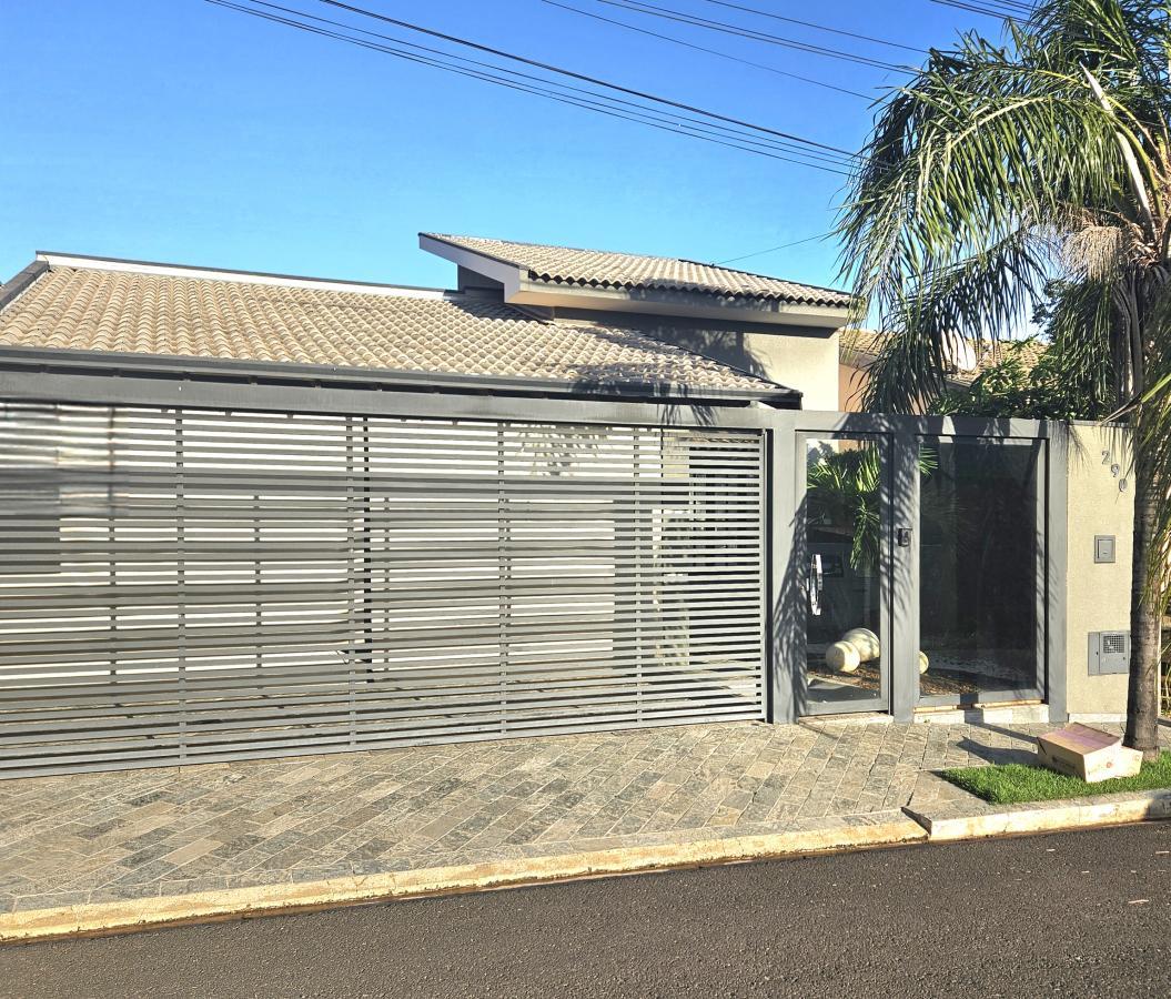 Casa à venda com 2 quartos, 200m² - Foto 1