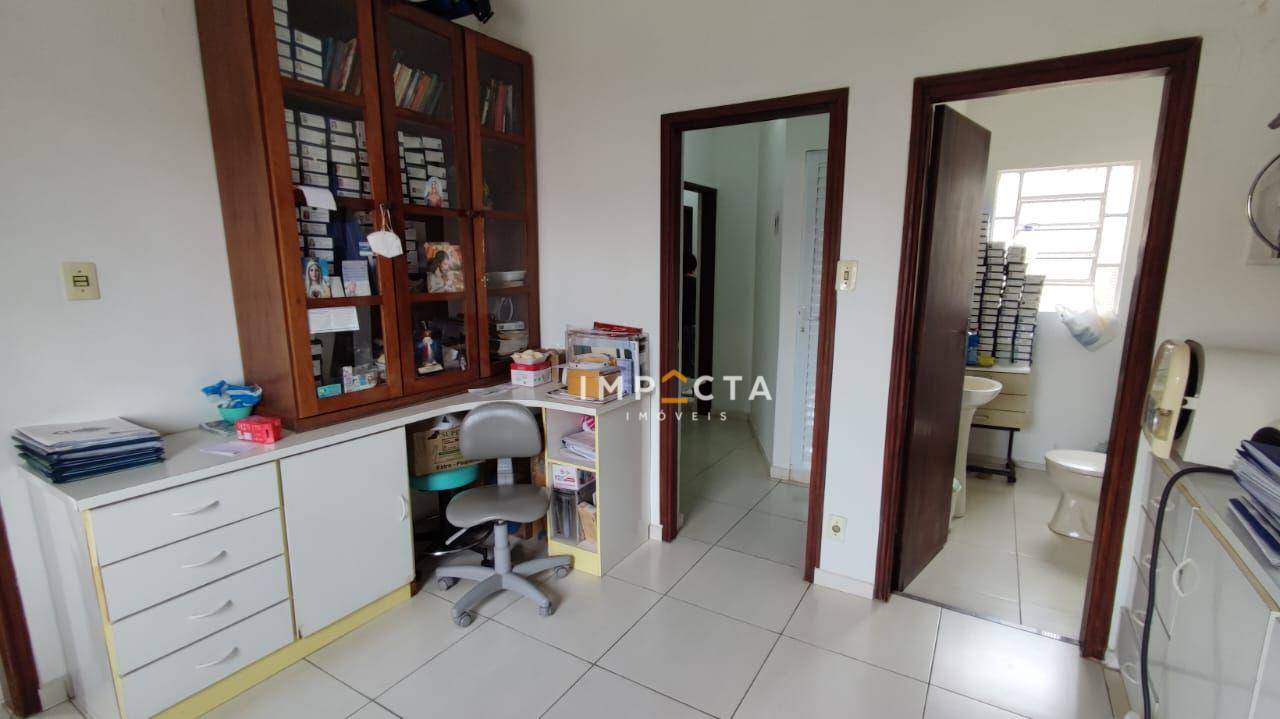 Casa à venda com 5 quartos, 248m² - Foto 14