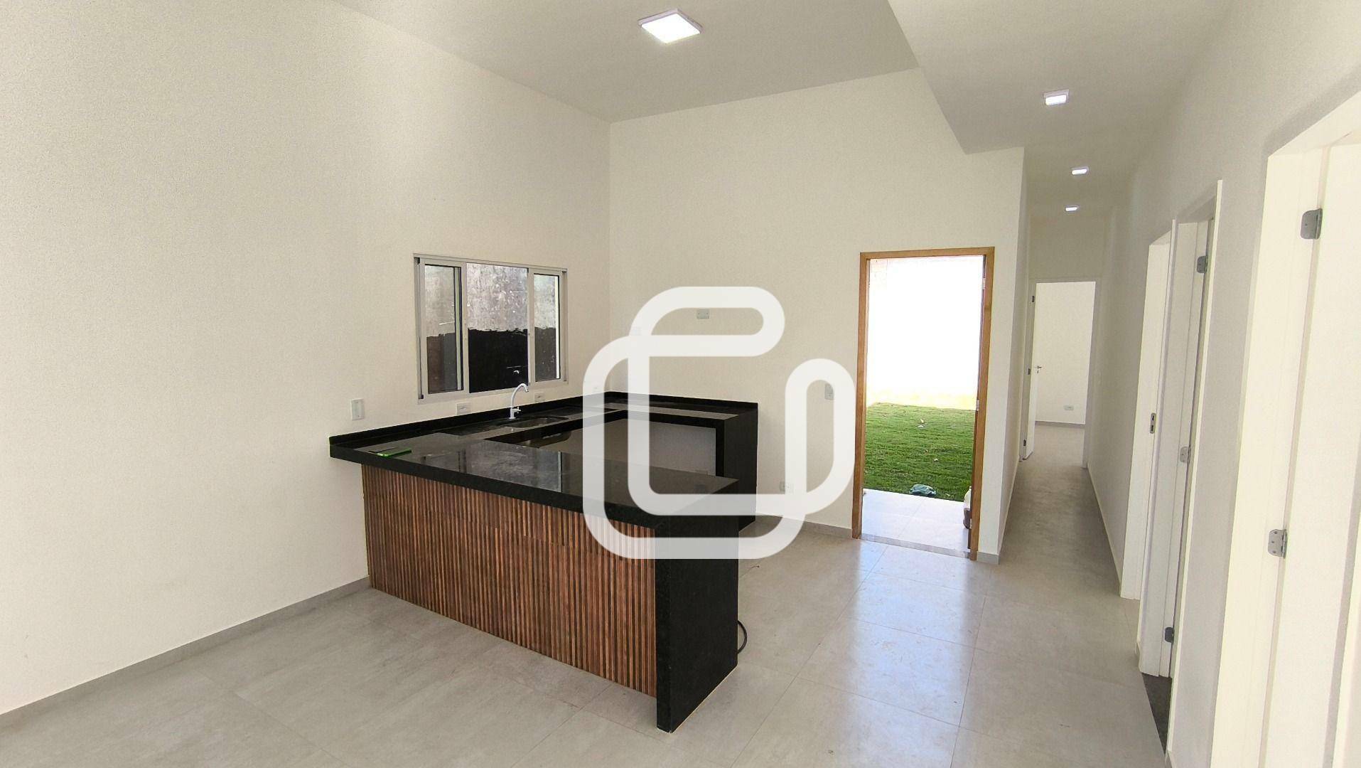 Casa à venda com 3 quartos, 70m² - Foto 4