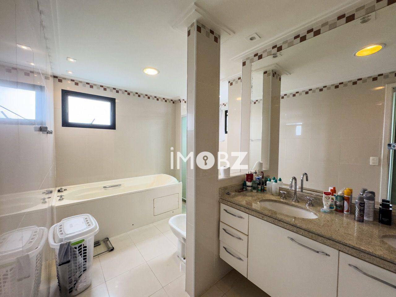 Apartamento à venda com 3 quartos, 226m² - Foto 8