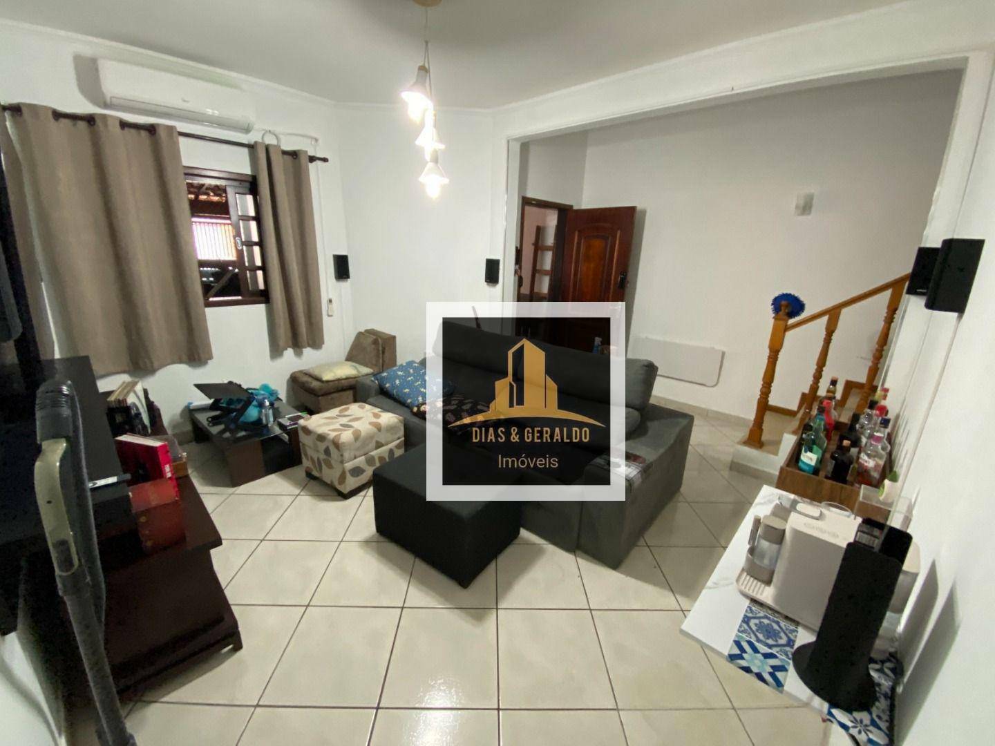 Sobrado à venda com 4 quartos, 150m² - Foto 1