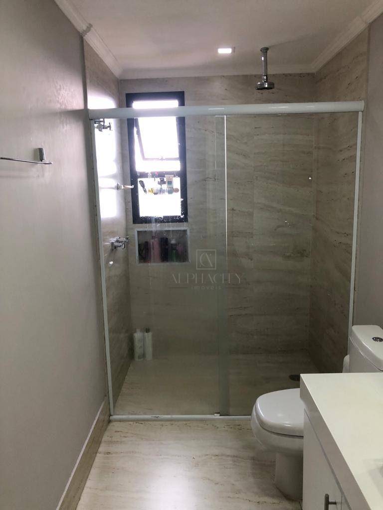 Apartamento para alugar com 4 quartos, 210m² - Foto 10