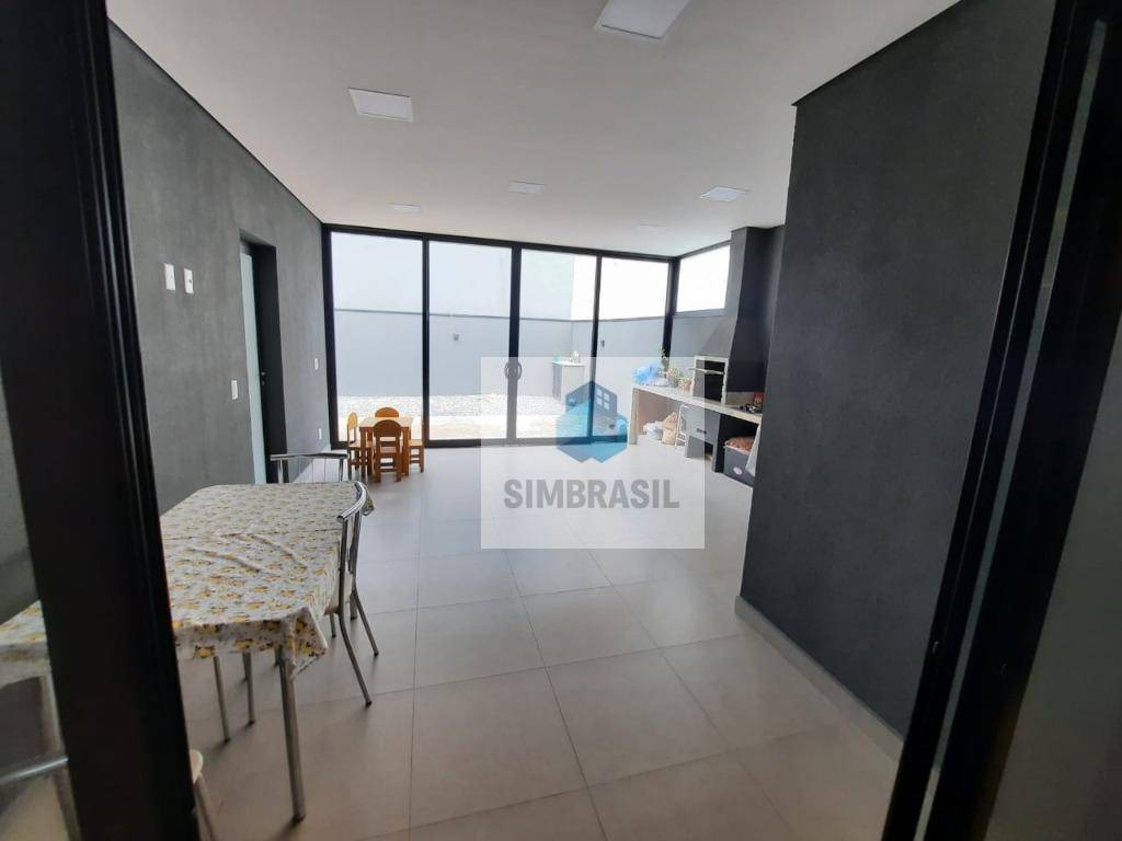 Casa à venda com 3 quartos, 244m² - Foto 25