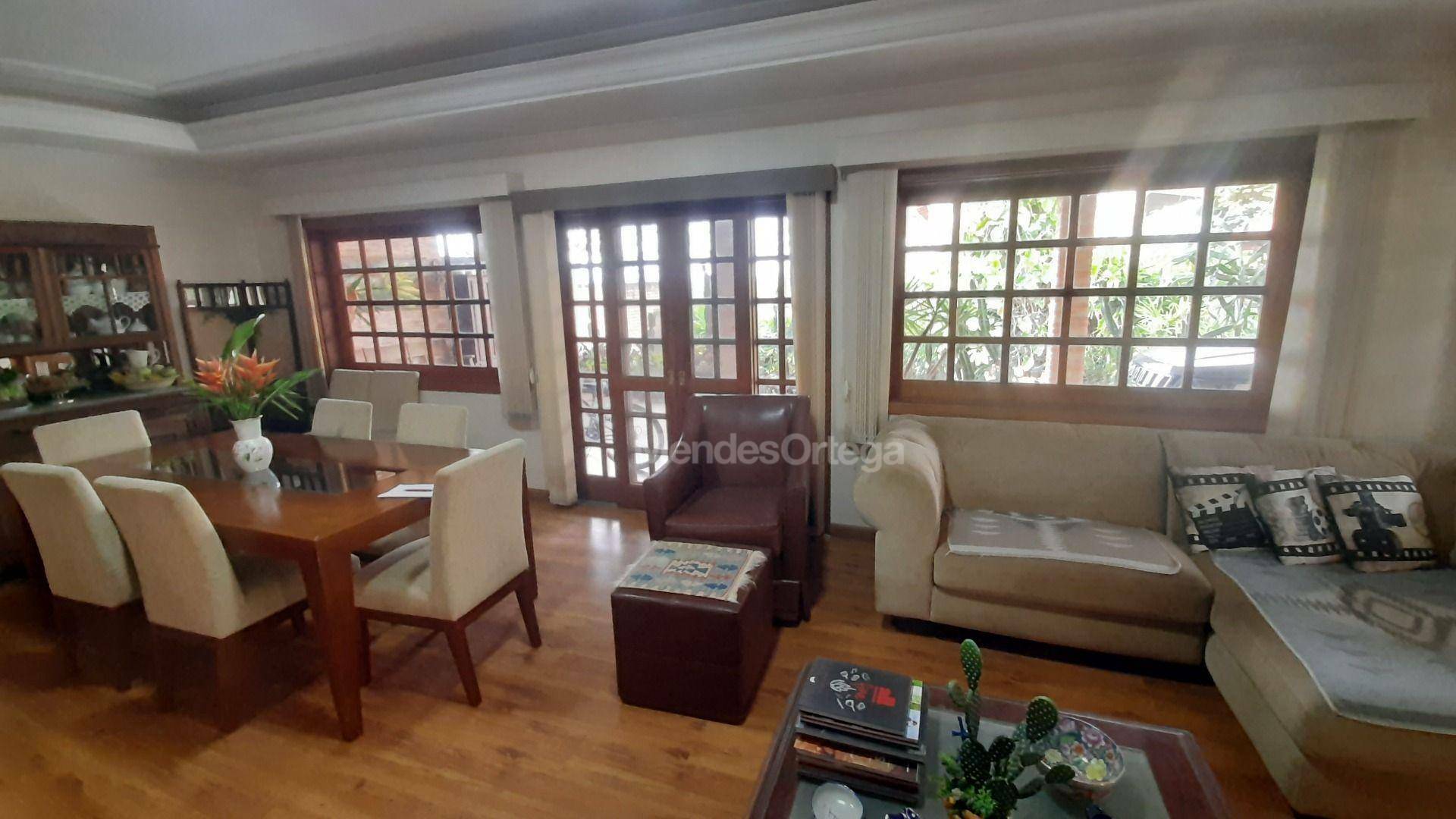 Casa de Condomínio à venda com 4 quartos, 378m² - Foto 4