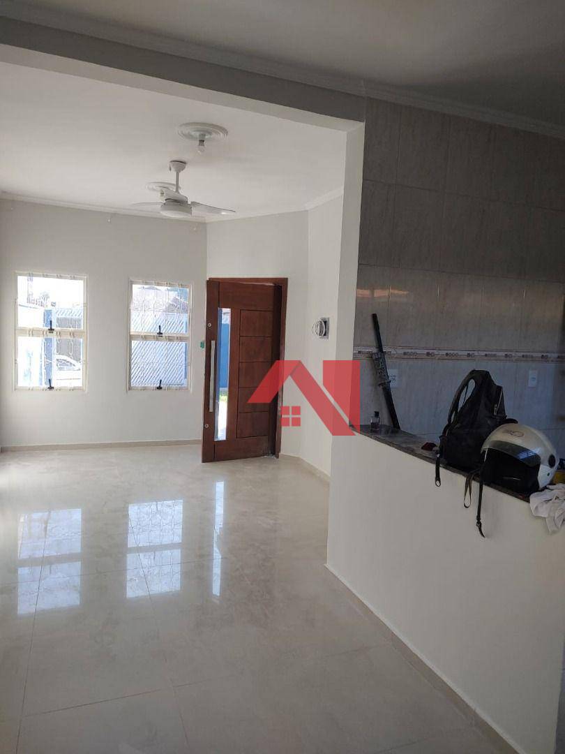 Casa à venda com 3 quartos, 100m² - Foto 2