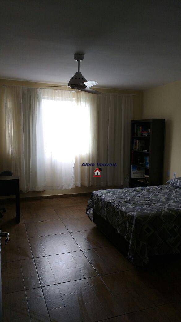 Casa à venda com 6 quartos, 169m² - Foto 18