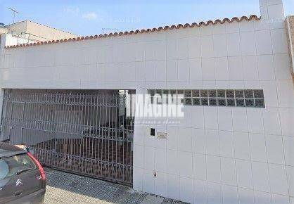 Casa à venda com 3 quartos, 258m² - Foto 1