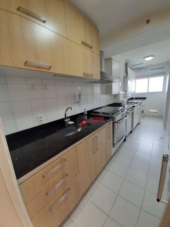 Apartamento à venda com 3 quartos, 80m² - Foto 2