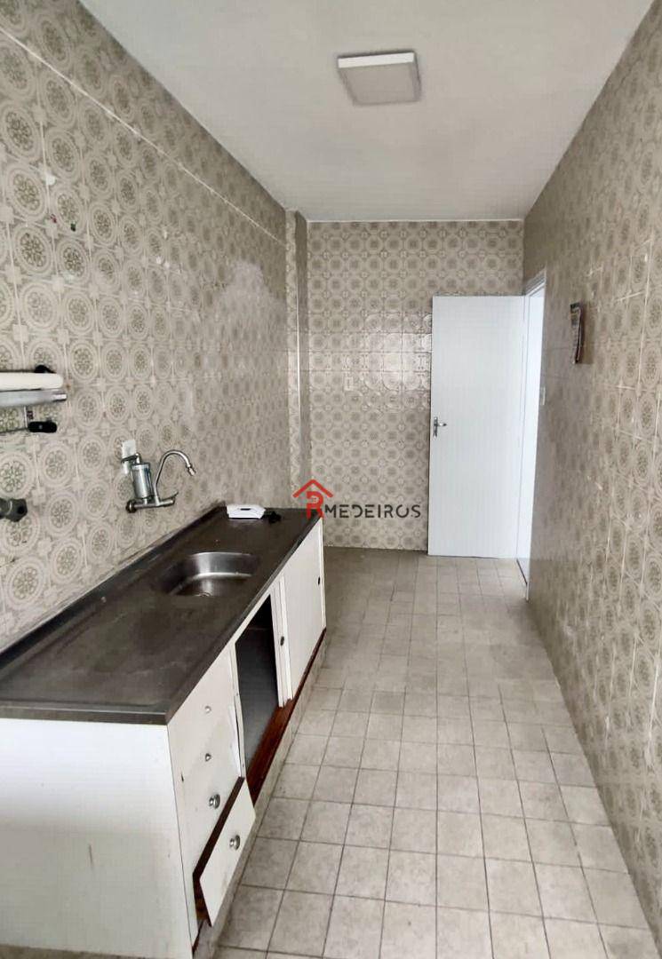 Apartamento à venda com 2 quartos, 71m² - Foto 4