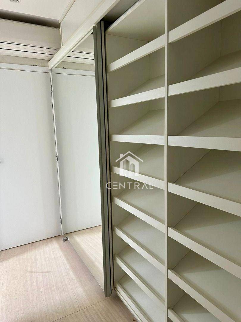 Apartamento para alugar com 3 quartos, 214m² - Foto 5