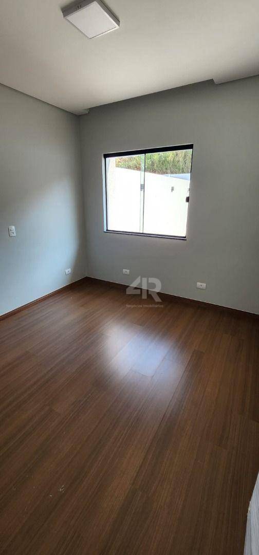 Casa à venda com 3 quartos, 81m² - Foto 5