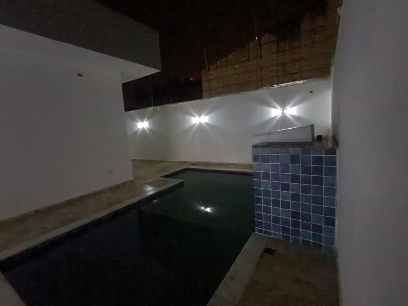 Casa à venda com 3 quartos, 250m² - Foto 1