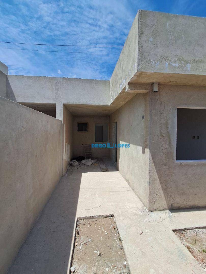 Casa à venda com 3 quartos, 65m² - Foto 1