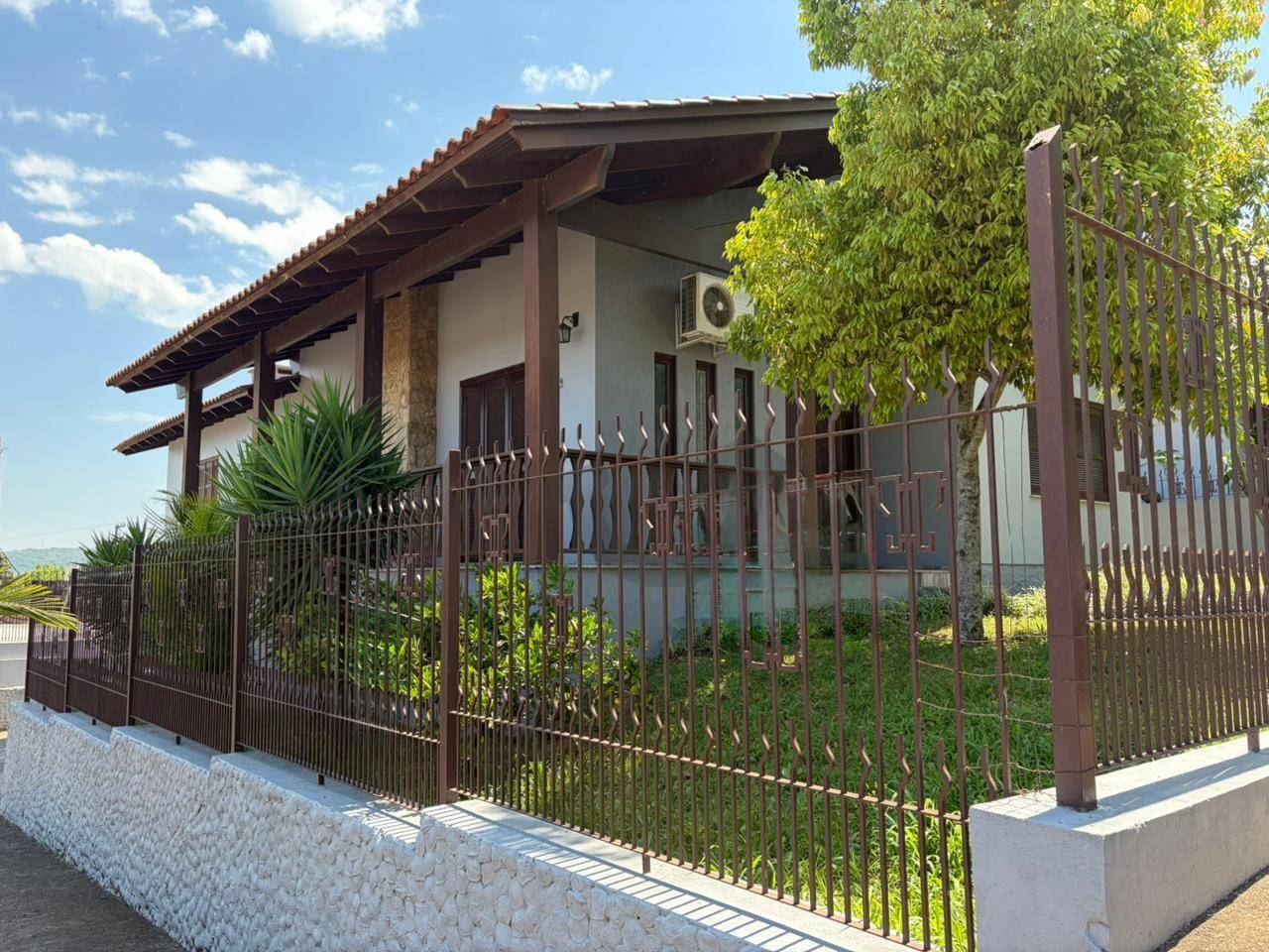 Casa, 4 quartos, 215 m² - Foto 2