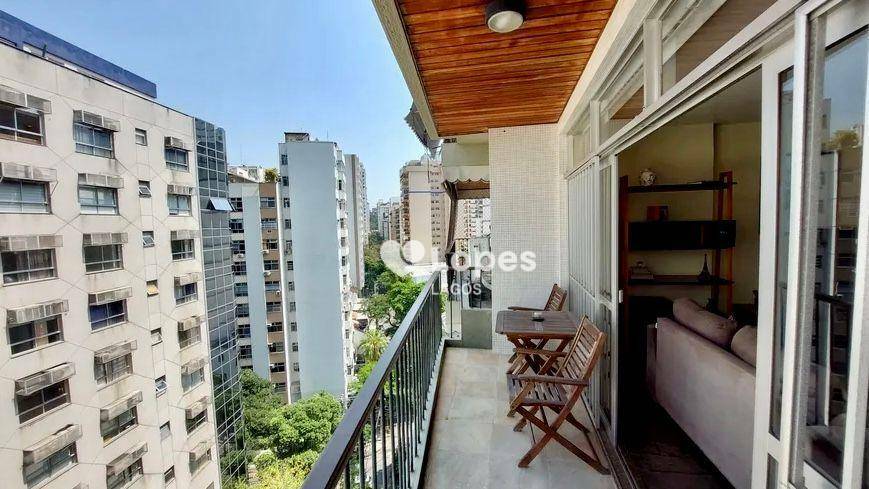 Apartamento à venda com 4 quartos, 160m² - Foto 1