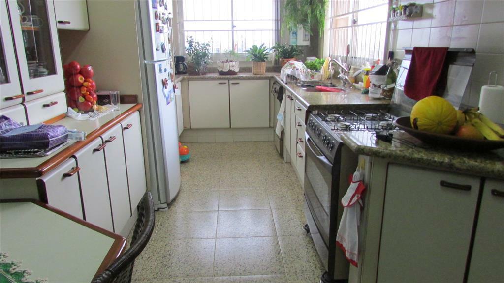 Apartamento à venda com 3 quartos, 150m² - Foto 9