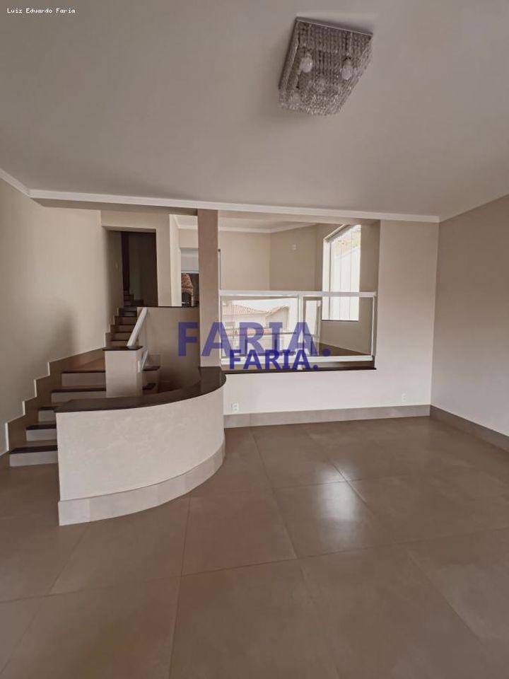 Casa à venda com 2 quartos, 260m² - Foto 3