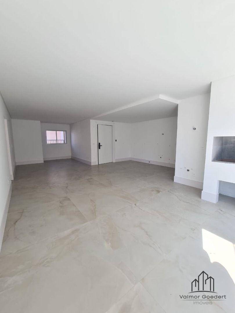 Apartamento à venda com 3 quartos, 130m² - Foto 2