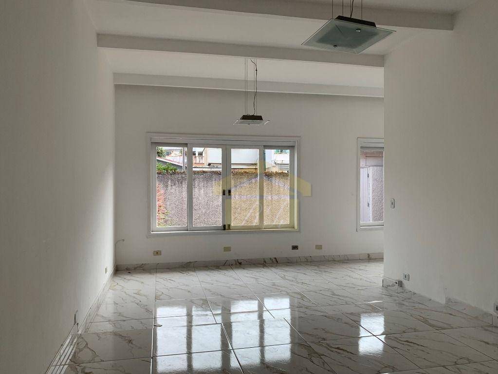 Casa à venda com 3 quartos, 230m² - Foto 1