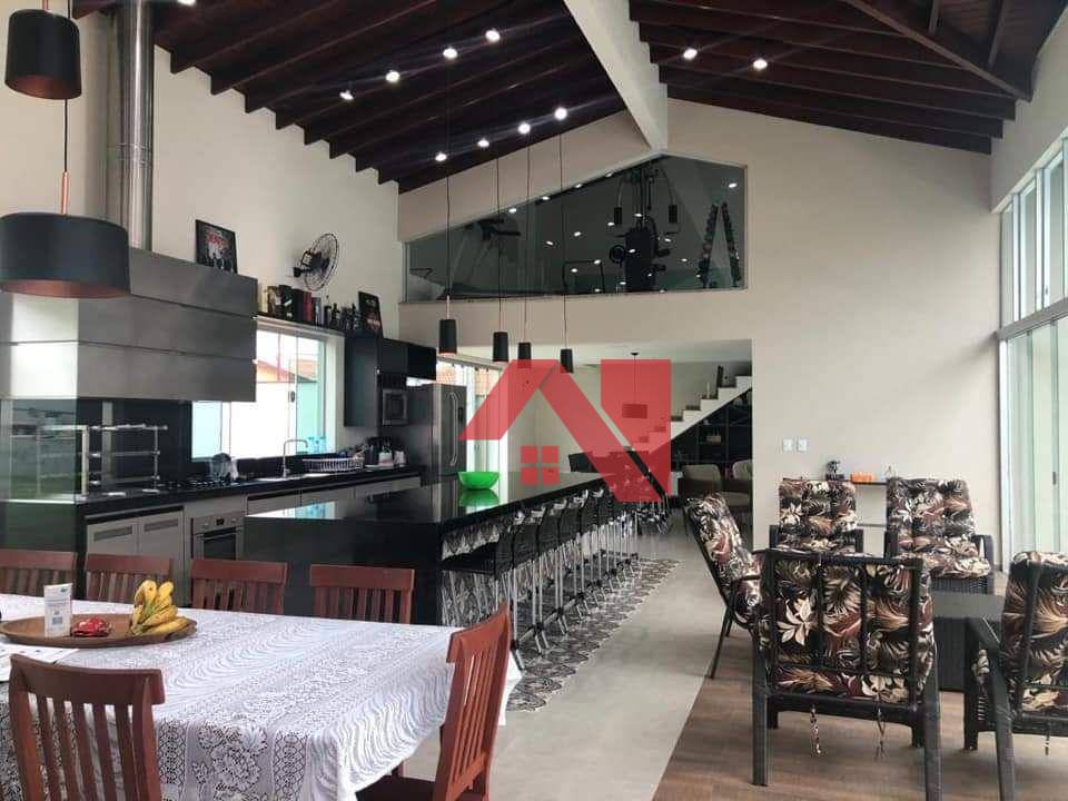 Casa à venda com 6 quartos, 700m² - Foto 7