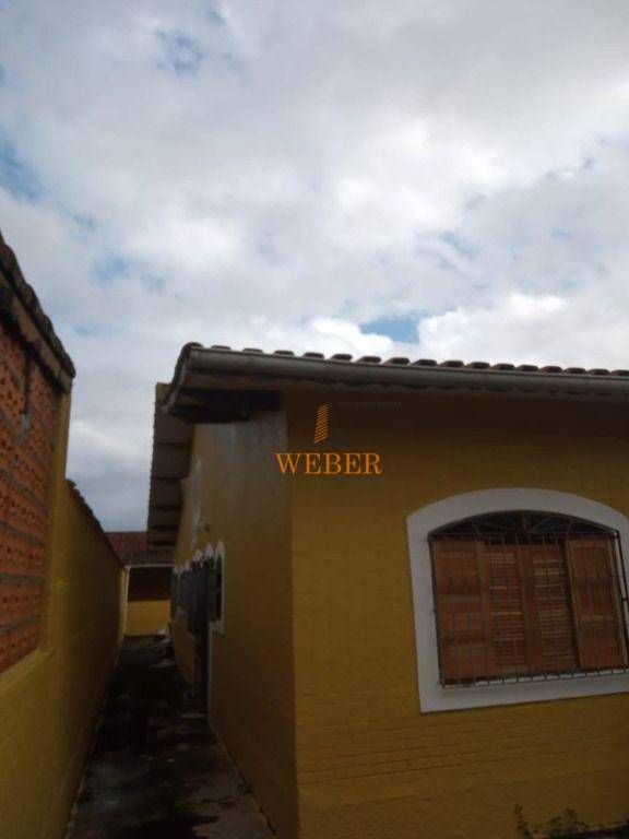 Casa à venda com 2 quartos, 60m² - Foto 1