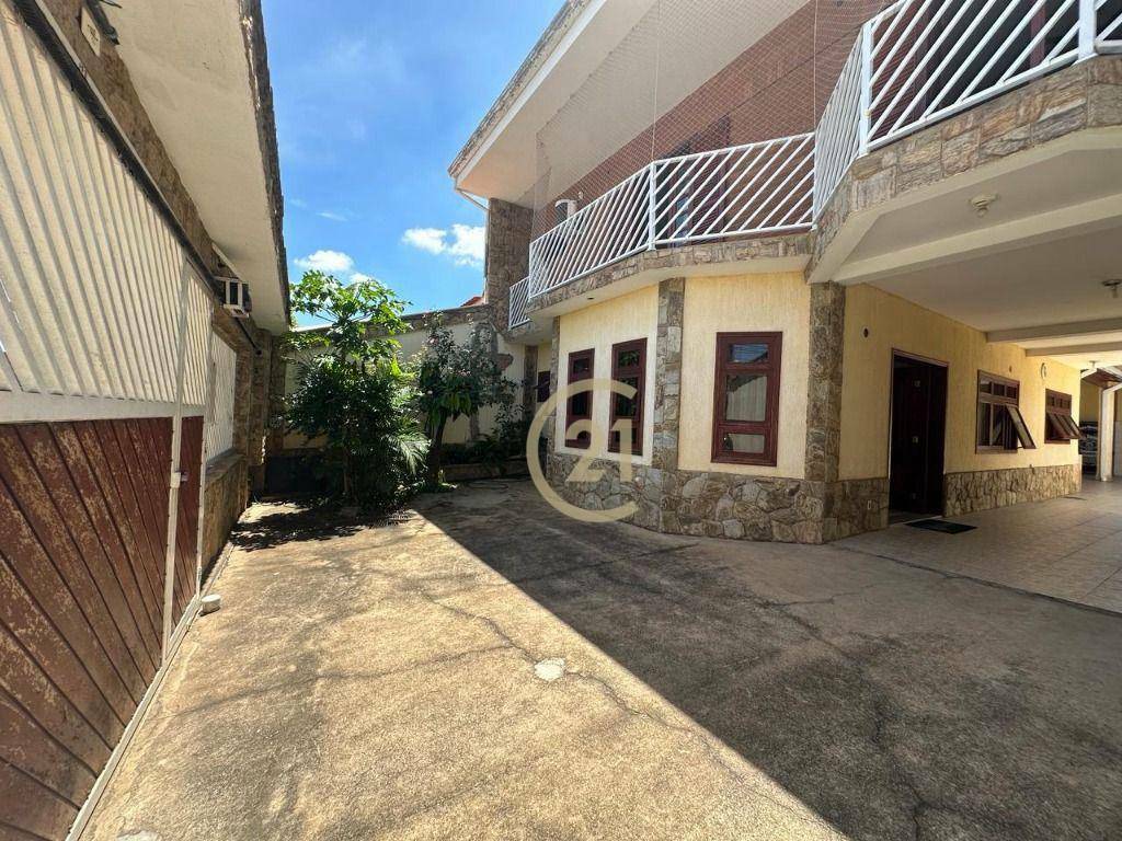 Casa à venda com 3 quartos, 280m² - Foto 2