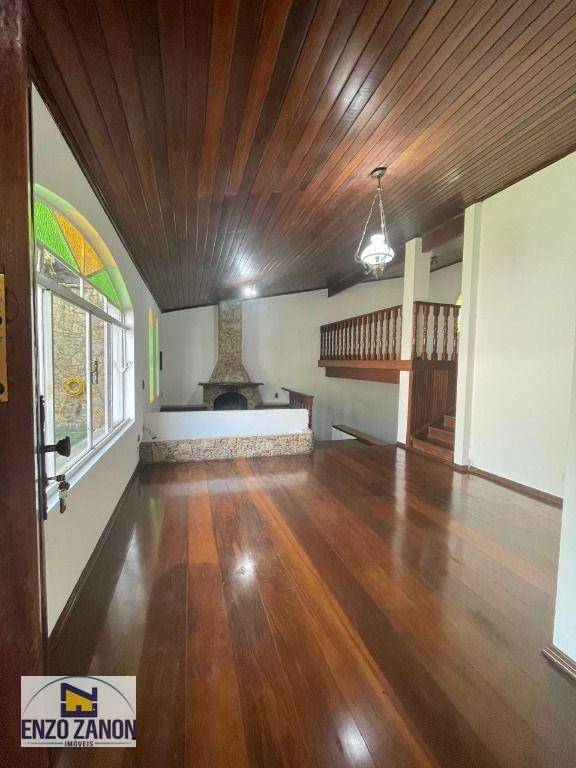 Sobrado à venda com 6 quartos, 328m² - Foto 2