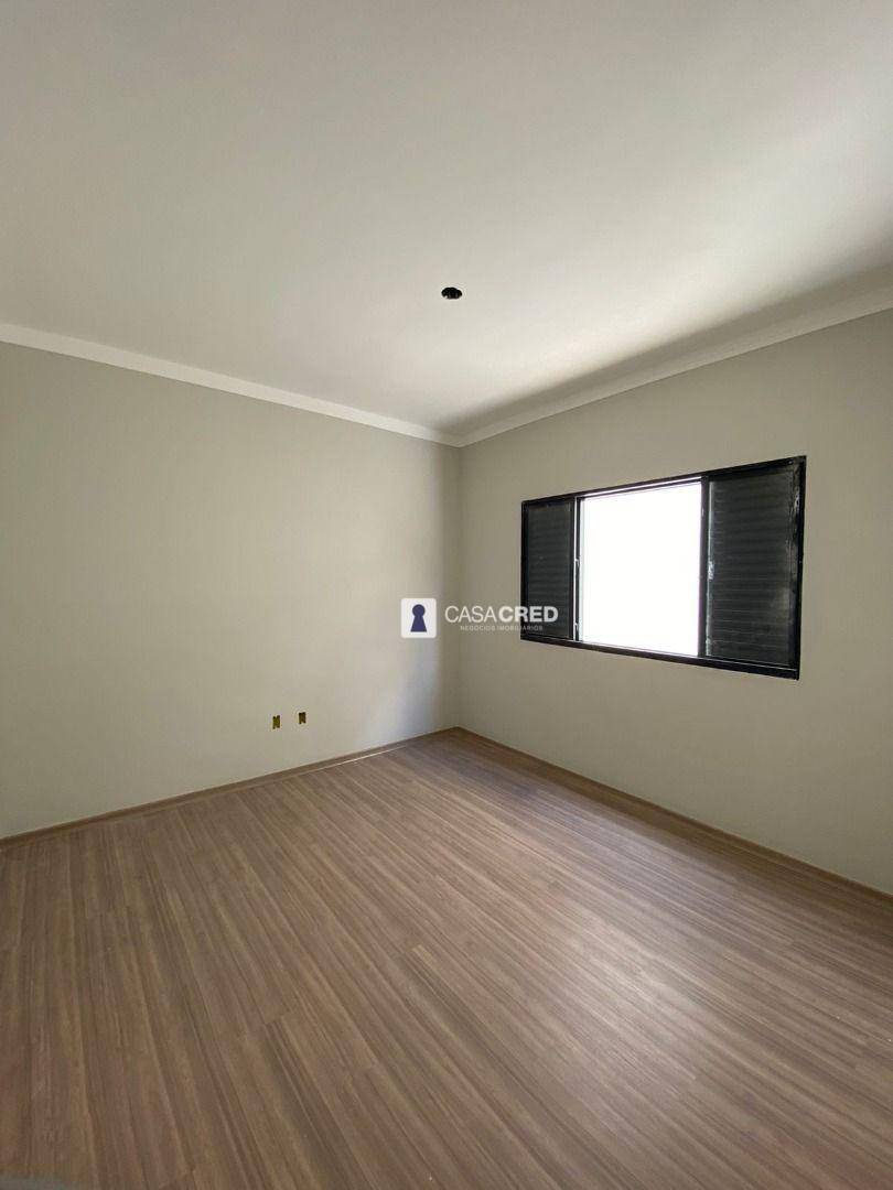 Casa à venda com 3 quartos, 220m² - Foto 7