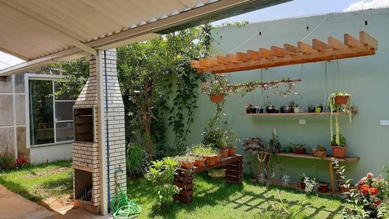 Casa à venda com 2 quartos, 100m² - Foto 1