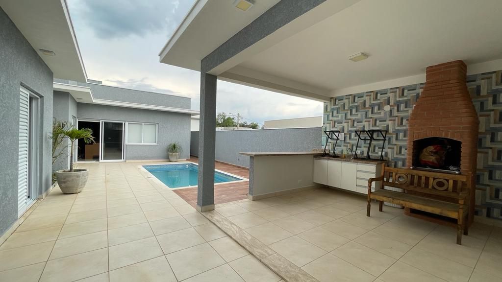 Casa de Condomínio à venda com 3 quartos, 220m² - Foto 1