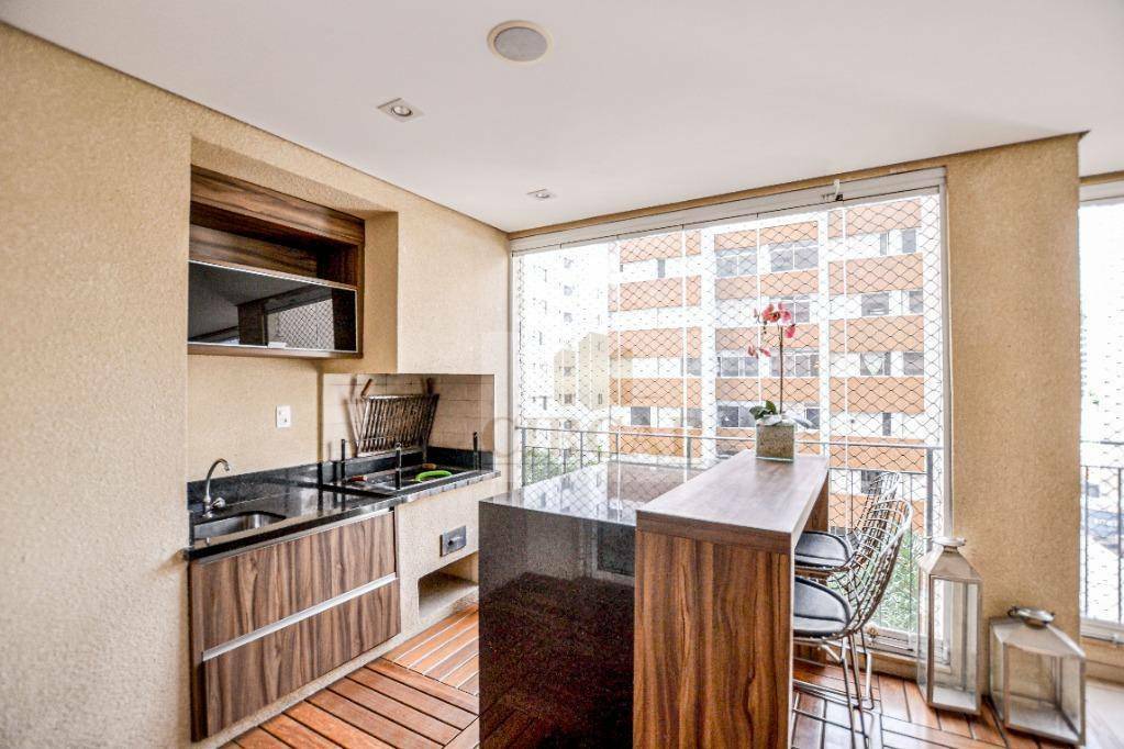 Apartamento à venda com 3 quartos, 223m² - Foto 2