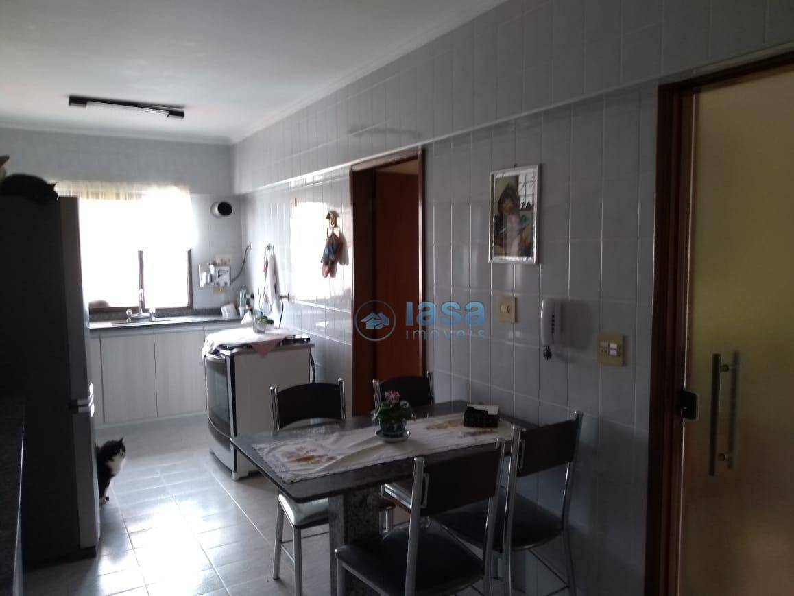 Apartamento à venda com 3 quartos, 140m² - Foto 10