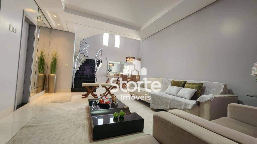 Casa à venda com 4 quartos, 340m² - Foto 2